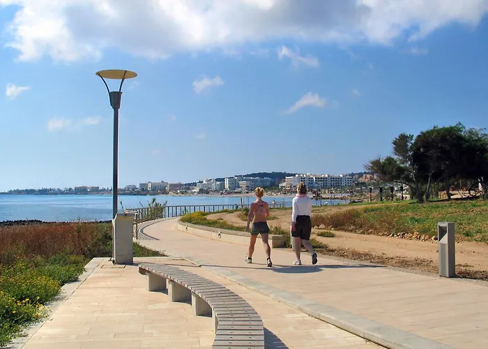 Maya - 4bed With Private Heated Pool Paralímni