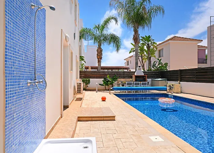 Maya - 4bed With Private Heated Pool Paralímni