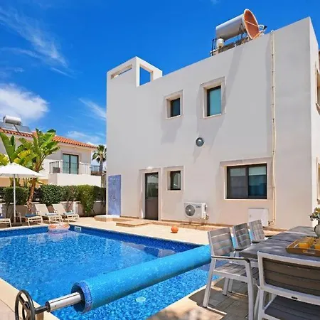 Maya - 4bed With Private Heated Pool Paralimni