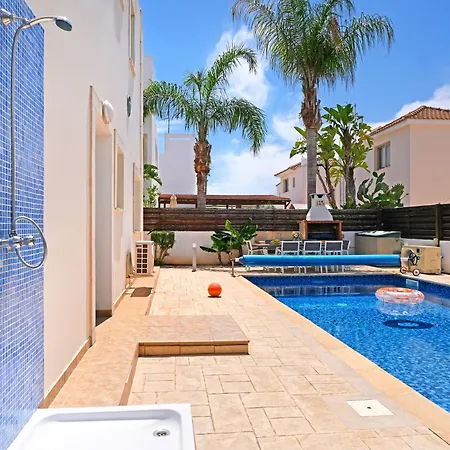 Maya - 4bed With Private Heated Pool Paralimni