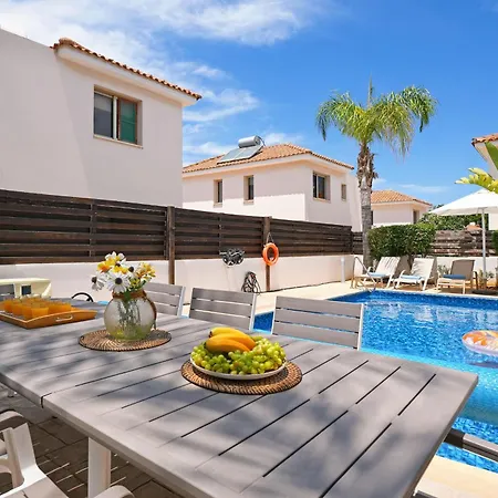 Maya - 4bed With Private Heated Pool Paralimni