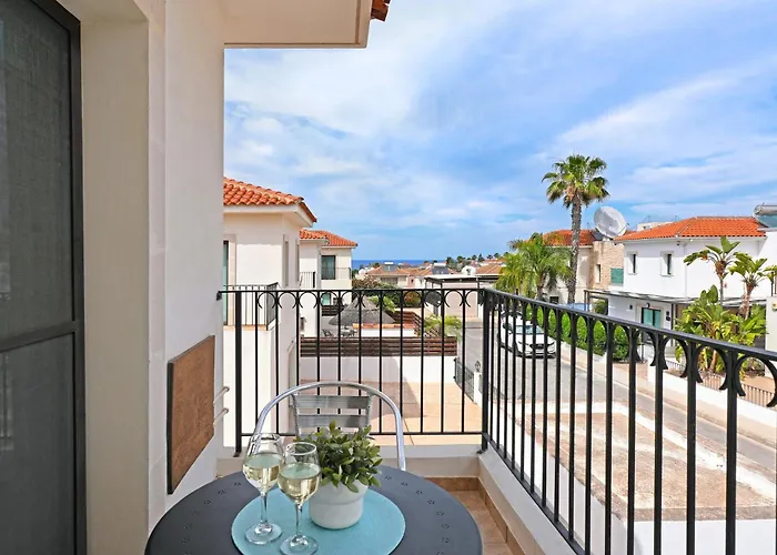 Maya - 4bed With Private Heated Pool Villa Paralimni